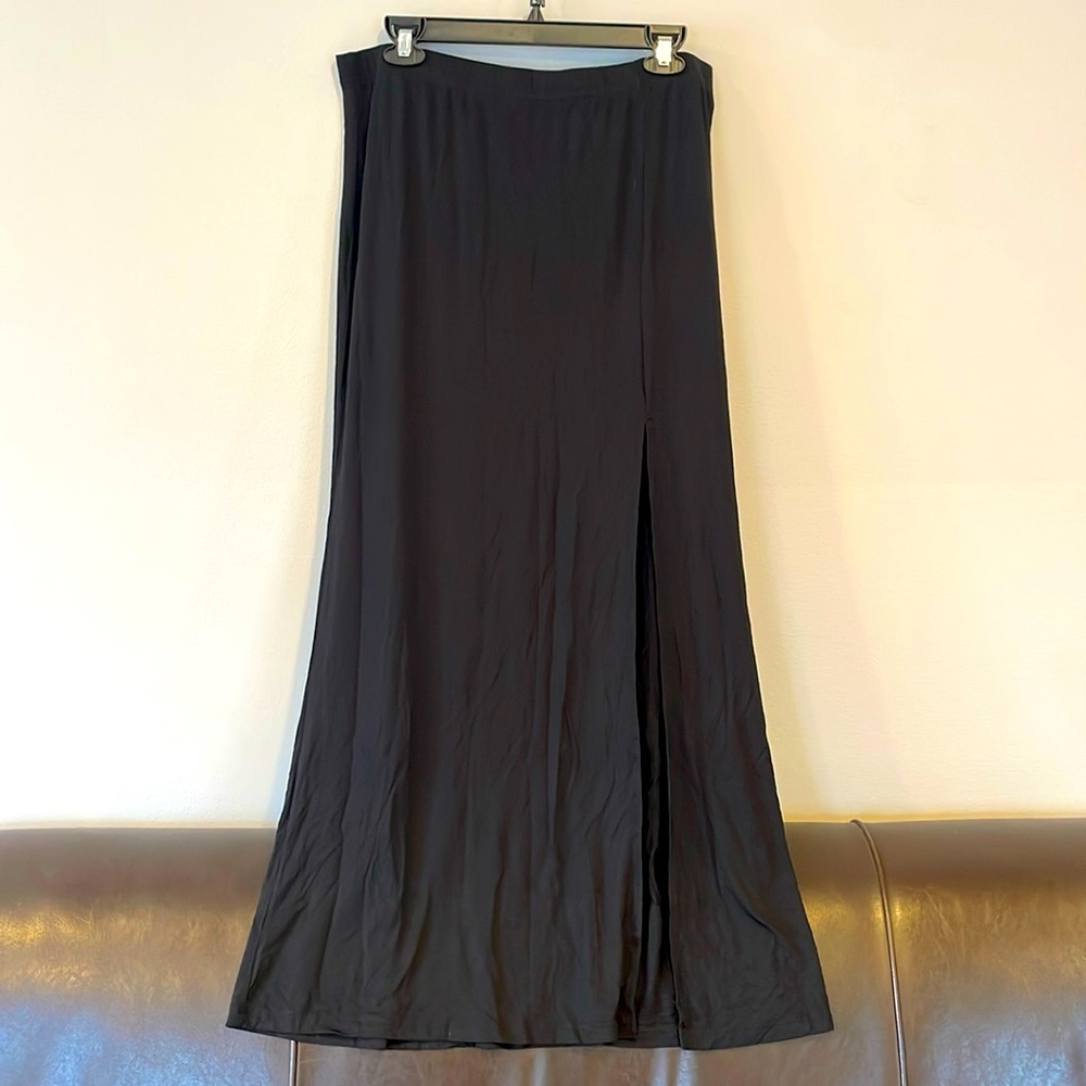 Maxi skirt with leg slit